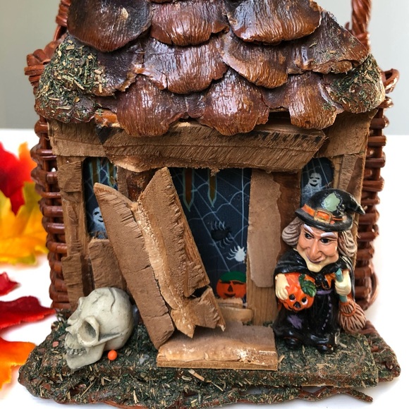 Vintage Haunted House Witch Wicker Basket - Picture 3 of 7